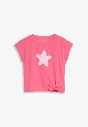 Pinkes Mädchen-T-Shirt mit kurzen Ärmeln, mit einem strukturierten weißen Seestern-Design auf der Brust und einem geknoteten Detail am unteren Saum.