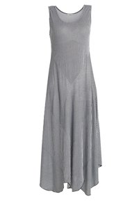 Sukienka bez rękawów w paski z trójkątnym wzorem, zwiewnym dołem oraz czarno-białą kolorystyką. Miękka tkanina o gładkiej fakturze.