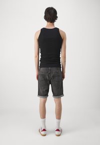 Jack & Jones JJIRICK JJORIGINAL - Shorts di jeans - black denim