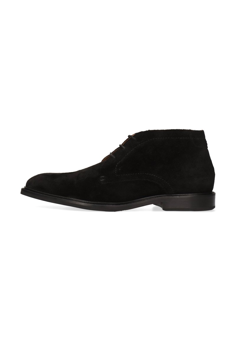 Stivali chukka in suede nero con punta tonda, design di lace-up a due occhielli e suola in gomma liscia. Superficie texture con dettagli di cucitura.