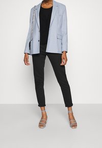 More & More Chaqueta de punto - black