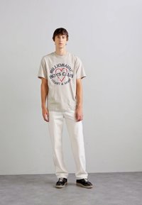 Billionaire Boys Club HEART & MIND STENCIL LOGO - Marškinėliai su spaudiniu - oat
