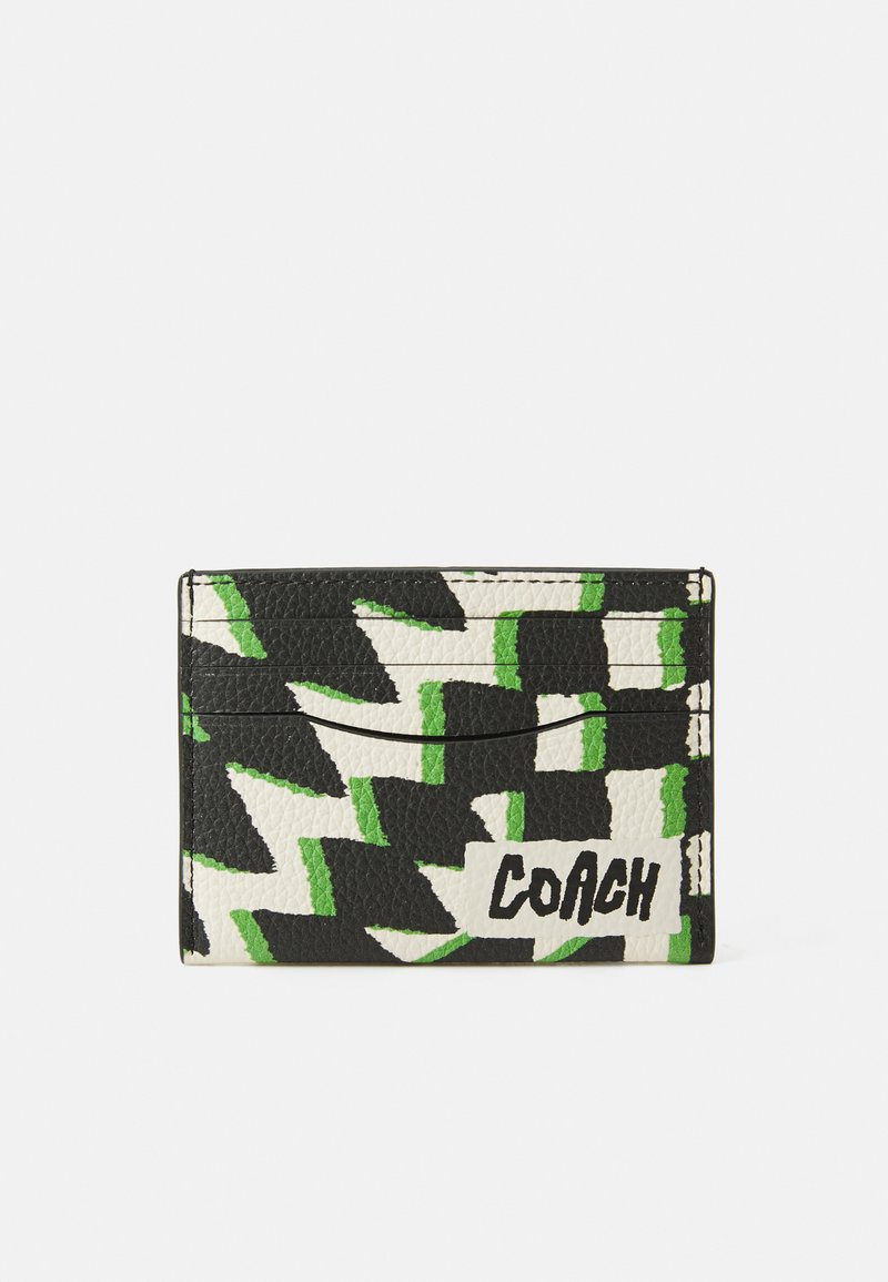 Porte-cartes en cuir texturé avec un motif en zigzag noir, blanc et vert ; dispose de fentes pour cartes et d'un logo en bas.