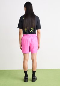 Nike Sportswear CLUB FLOW - Šortai - playful pink/(white)
