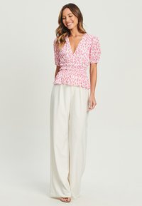 TUSSAH HARLIE - Camicetta - pink floral plisse