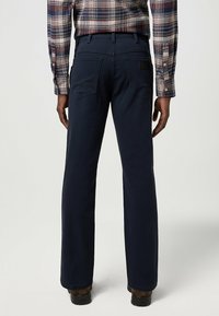 Wrangler TEXAS - Vaqueros rectos - dark navy