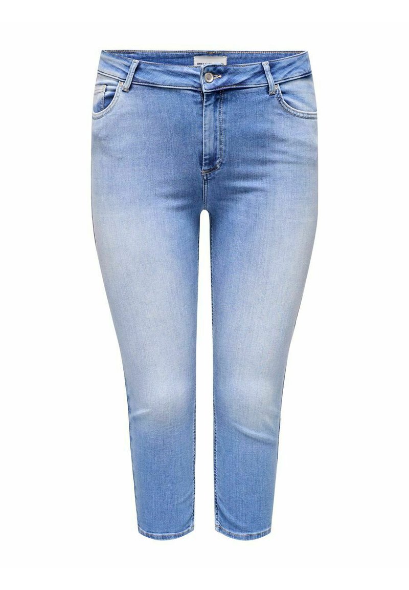 Jeans recortados de mezclilla azul claro con un diseño de pierna recta, que cuentan con bolsillos frontales, un cierre de botón y un ligero detalle de desgaste.