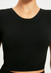 Trendyol Jednoduché tričko - black