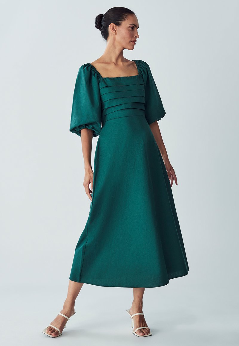 sachin and babi light blue dress What Colour Shoes With A Green Dress: A Styling Guide main image 0