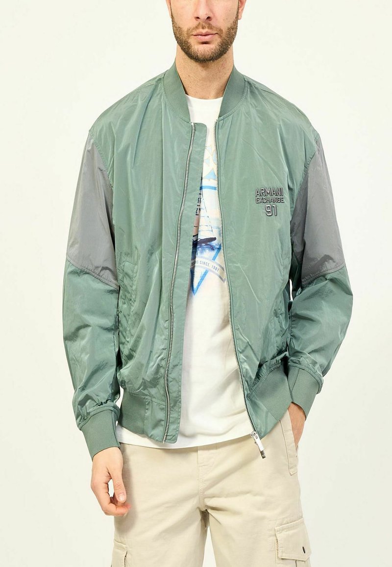 Armani Exchange Bomberjacks groen-metallic