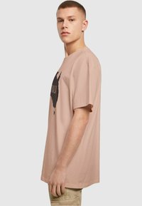 Merchcode AUSTRALIA HEAVY OVERSIZE TEE - T-shirt print - amber