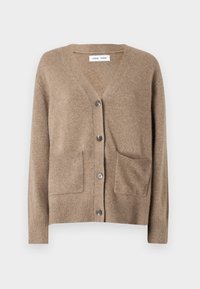 Bežový vlněný cardigan s výstřihem do V, pěti knoflíky a dvěma předními kapsami. Pobrané manžety a lem; měkká textura a volný střih.