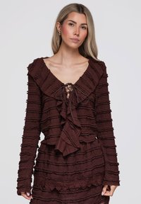 Sélectionné, dark-brown