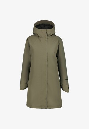 Giacca impermeabile verde oliva con cappuccio, caratterizzata da un design dritto, zip frontale e polsini regolabili. Texture liscia, dettagli minimi.