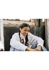 Beats BEATS STUDIO BUDS TRUE WIRELESS NOISE CANCELLING EARPHONES  - Kopfhörer - white