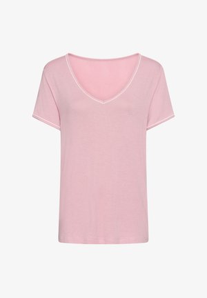 Pehme roosa lühikeste varrukatega V-kaelusega T-särk, millel on kaelusel ja varrukate äärtel õrn valge ääristus, valmistatud kerge kangaga.