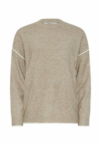 Beiger Pullover aus weichem Strickmaterial, mit langen Ärmeln, Rundhalsausschnitt und einem weißen Akzentstreifen entlang der Schultern.