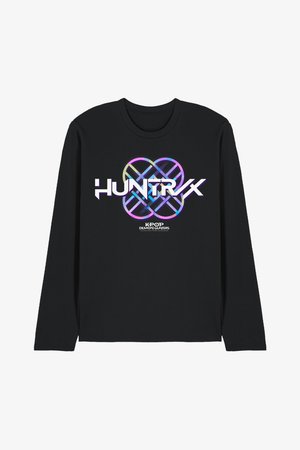 Schwarzes Langarmshirt mit buntem geometrischem Design und Text "HUNTR/X" und "KPOP DEMON HUNTERS" in der Mitte vorne.