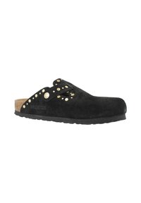 Sabot en suède noir avec une sangle réglable, ornée de clous dorés, semelle en liège et semelle noire, conçu pour un usage décontracté.
