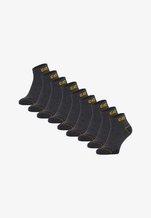 Zehn Paare von dunkelgrauen Knöchelsocken mit ribbeliger Textur. Mit einem gelben Logo und Akzentnähten an den Bündchen und Fersen.