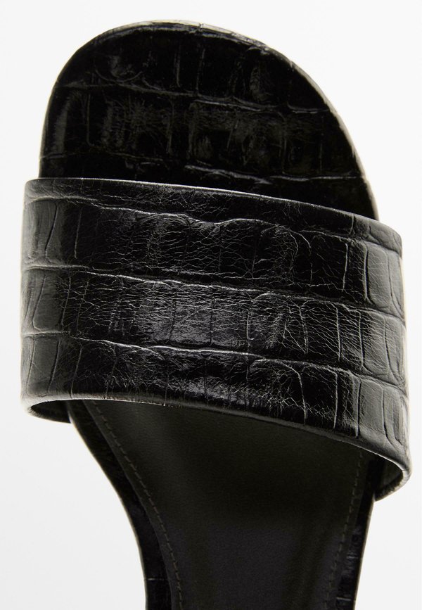 MOCK CROC EMBOSSED - Sandals2