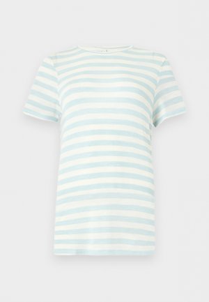 Tricou cu mâneci scurte și decolteu rotund, cu dungi orizontale albastre deschise și albe, prezentat pe un fundal plat, simplu.