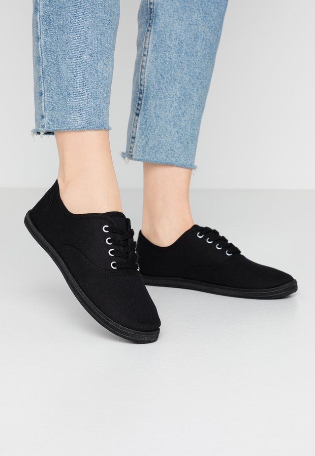 Sneakers - black