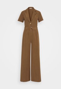 Brun kortärmad jumpsuit med vida ben, slagkrage, enkel knappstängning och matchande bälte med metallspänne i midjan.
