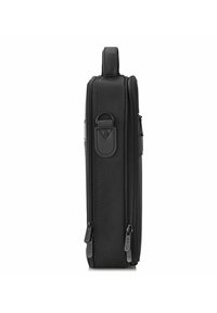 Czarna torba na zamek błyskawiczny o smukłym designie, wykonana z trwałego materiału. Posiada uchwyt u góry oraz dwa boczne zamki błyskawiczne dla łatwego dostępu.