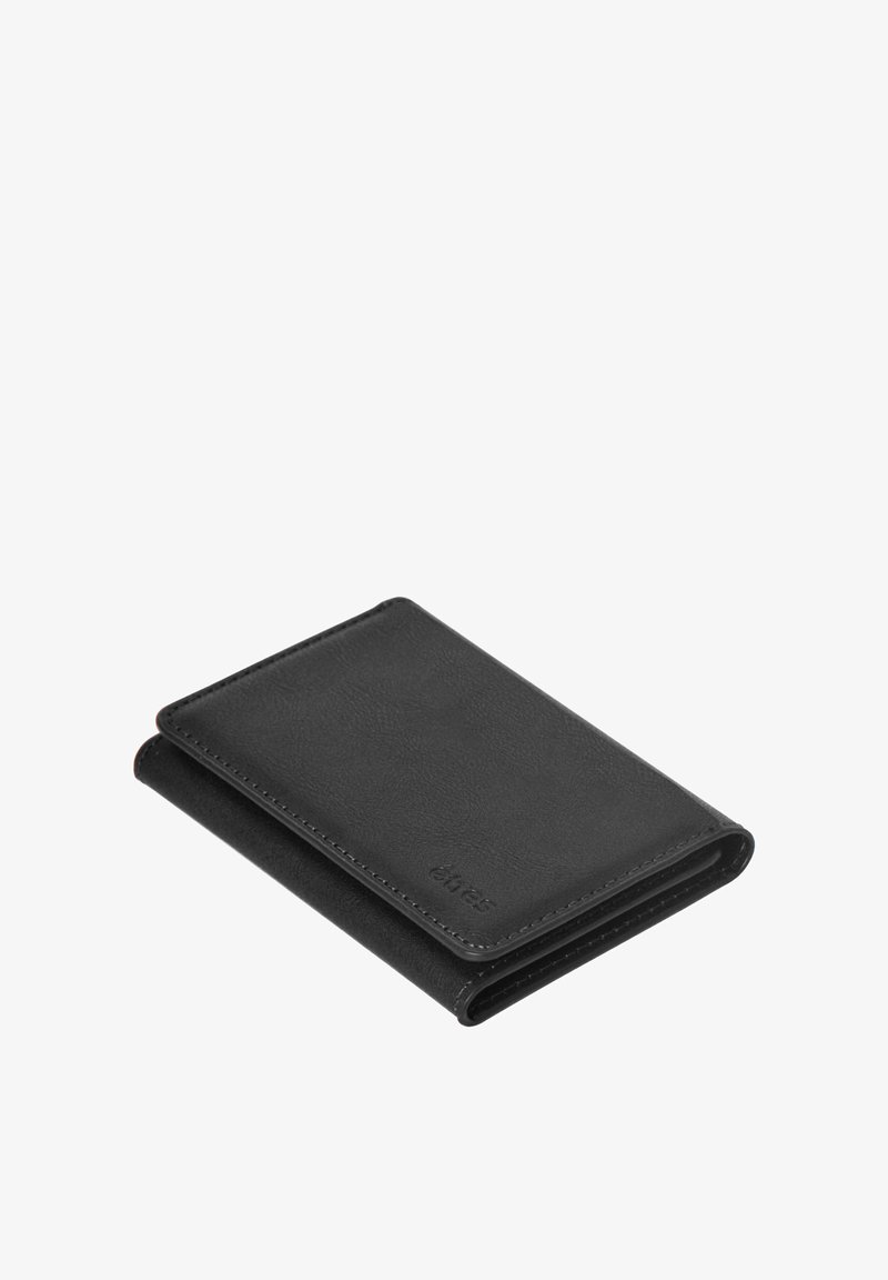 Portafoglio in pelle nera con una texture liscia, design piegato e bordi cuciti. Presenta un marchio in rilievo sulla parte anteriore.