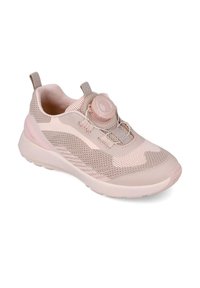 Zapatilla deportiva rosa claro con parte superior de malla, puntera redondeada y un sistema de ajuste por dial. Presenta detalles texturizados y una suela acolchada.