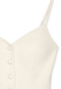 Ett ärmlöst klänning med V-hals i krämfärgad tyg, med fem runda knappar framtill, strukturerad bål och minimalistiska designelement.