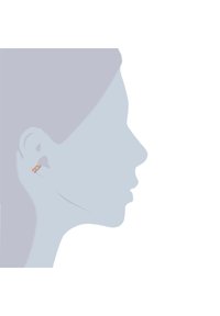 Pendientes de oro rosado con un diseño en espiral que se muestran sobre la silueta de una cabeza, destacando su intrincada textura y forma.
