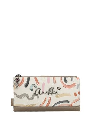 Portafoglio rettangolare con zip con motivi astratti a pennellate pastello, bordo inferiore taupe, logo in metallo "Anekke" e ciondoli decorativi per portachiavi.