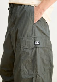 Obey Clothing DEVON GIANT PANT - Armijas stila bikses - chimera