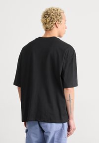 Alpha Industries FLOCK LOGO  - Triko s potiskem - black