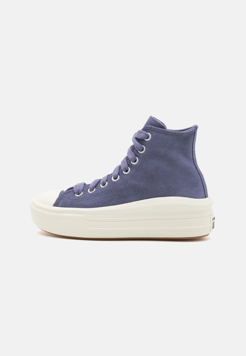 Baskets montantes en daim violet doux avec semelle et lacets en caoutchouc blanc. Présentent un embout texturé et un talon renforcé.