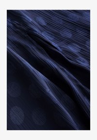 Neizbrano, navy blue polkadot