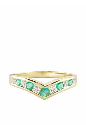 Bague en or avec un design en chevron mettant en valeur trois pierres rondes vertes et quatre pierres carrées transparentes serties dans un anneau lisse.