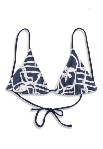 Haut de bikini triangulaire à motif abstrait bleu marine et blanc avec fines bretelles réglables aux épaules et liens au dos.
