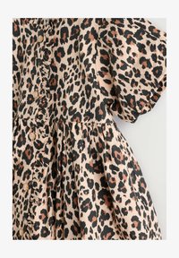 Nem kiválasztott, tan brown leopard print