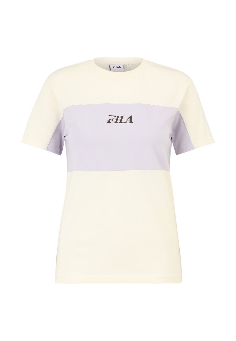 T-shirt en coton à manches courtes blanc et lavande avec un logo FILA centré en noir et rose, présentant un design distinct en color-block.
