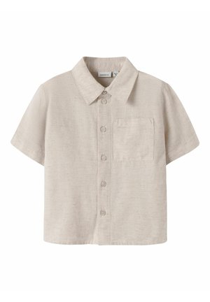 Beige kortermet skjorte med knappestolpe, krage og en enkelt brystlomme, laget av strukturert stoff.