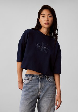 Calvin Klein Jeans, OS CROPPED DENIM APPLIQUE MONOLO - T-shirt print - pageant blue