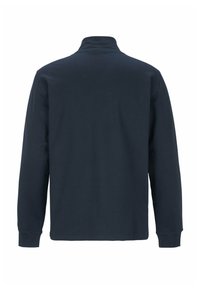 Navyn blå pikétröja med lång ärm och hög krage, mjukt bomullsmaterial och ribbade ärmslut; enkel design utan några mönster eller dekorationer.