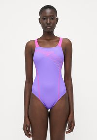 Vijolična enodelna kopalna obleka s pinki detajli, z zasnovo racerback in Speedo logotipom. Gladka tekstura in oblikovan fit.