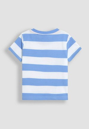 Kortærmet T-shirt i blå og hvide vandrette striber, lavet af blødt bomuld, med rund hals og kontrastsyning ved kanten.