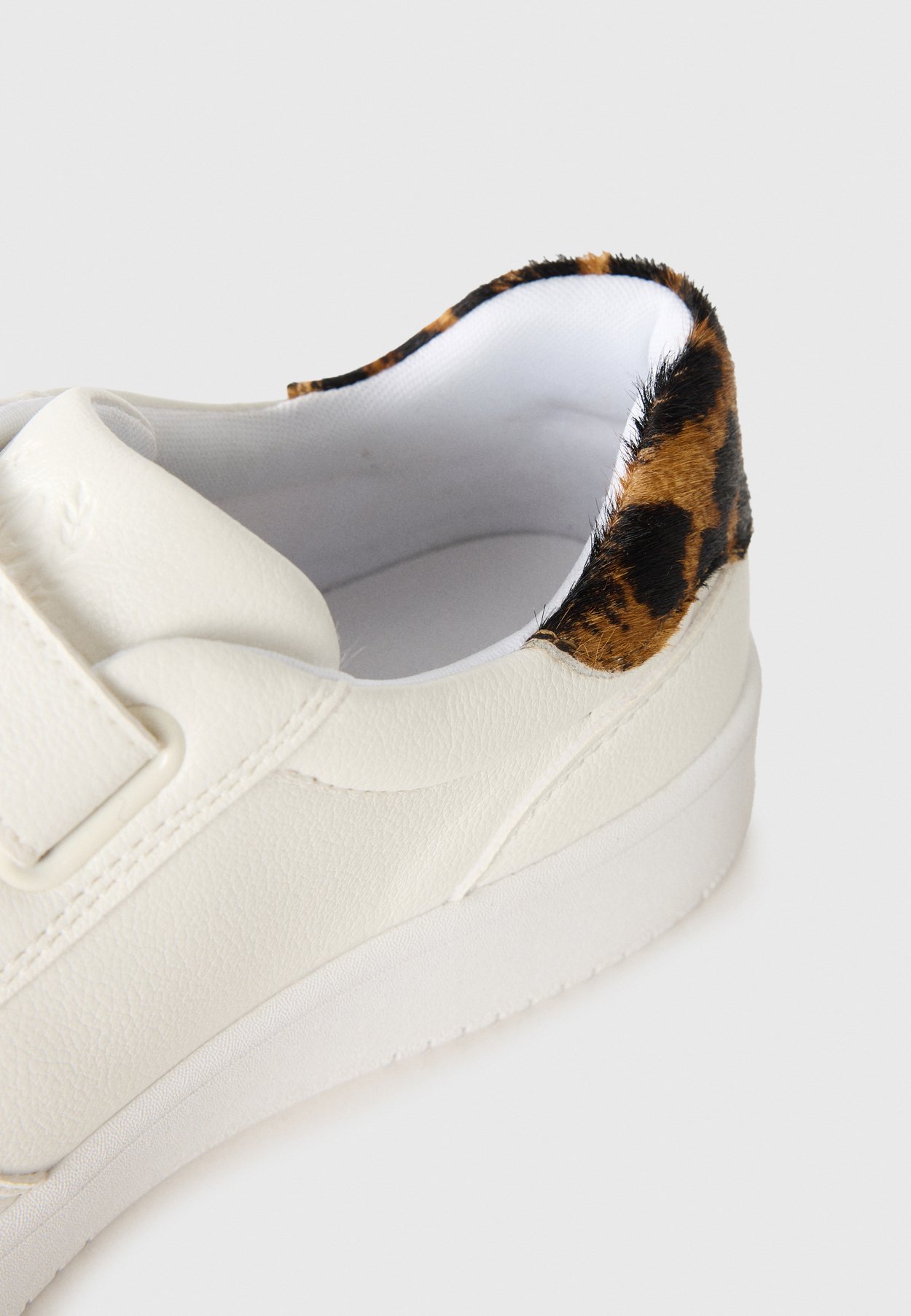 Sneaker low