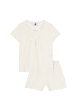 Weißes Oberteil mit kurzen Ärmeln und Shorts-Set mit kleinen gelben Punkten, rosa Besatz am Kragen und einer kleinen rosa Schleife am Ausschnitt.