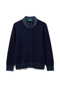 Námořnický modrý svetr na zip vyrobený z pleteného materiálu, s pruhovaným límcem a žebrovanými manžetami. Jednoduchý design bez dalších vzorů.